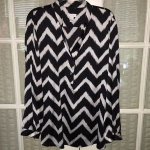 Chico’s size 3 black and white chevron top